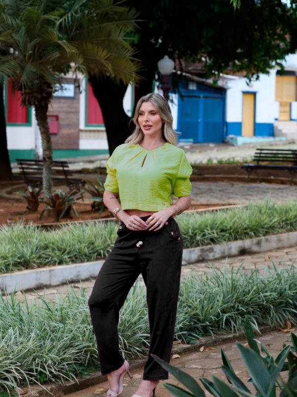 BLUSA COM DETALHE DE BOTÕES NAS MANGAS - Verde
