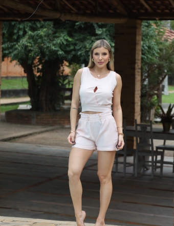 SHORT DE ELÁSTICO COS LARGO COM QUATRO BOTÕES