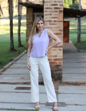 CALÇA COM FIVELA NA LATERAL DO COS