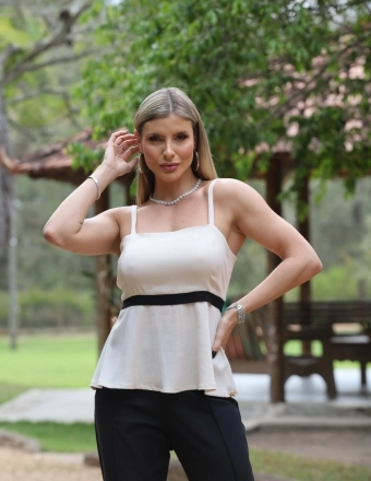 BLUSA ALCINHA COM FAIXA DE OUTRA COR PARA AMARRAR