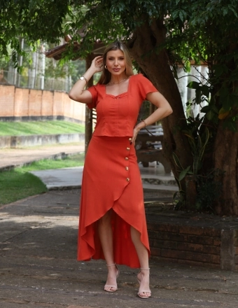 BLUSA MANGUINHA COM FIVELINHA NO PEITO