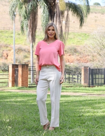 CALÇA CINTO COM FIVELA E NERVURA NAS PERNAS