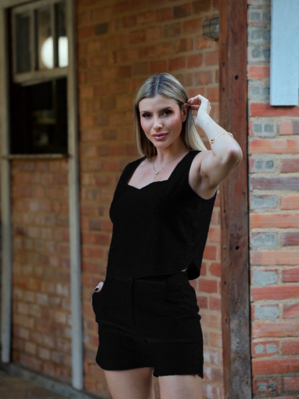 CONJUNTO SHORT E BLUSA COM BOTÕES NAS LATERAIS - Preto