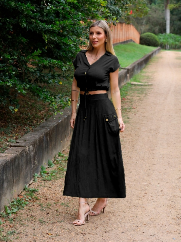 CONJUNTO BLUSA COM BOTOES E SAIA COM BOLSOS NAS LATERAIS - Preto