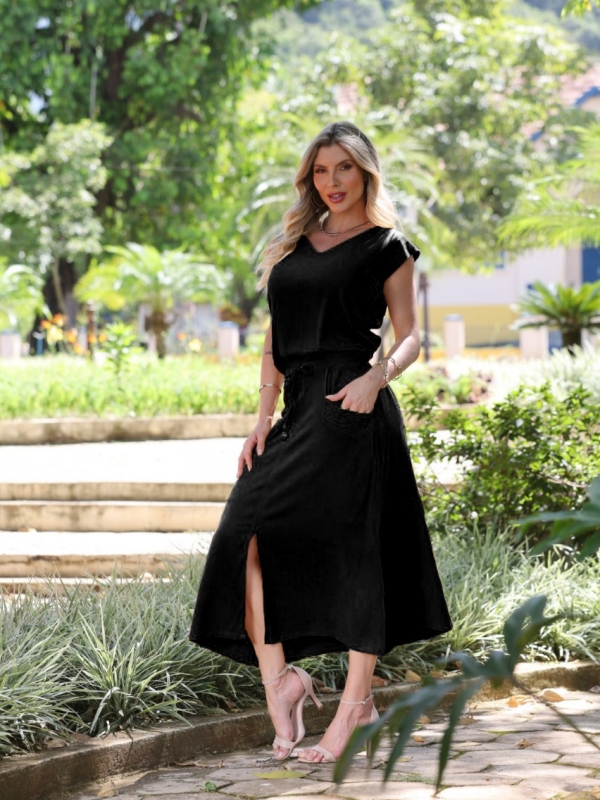 CONJUNTO DE SAIA COM BOLSOS E BLUSA COM BOTÕES NO OMBRO - Preto
