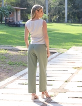 CALÇA COM FIVELA NA LATERAL DO COS - Verde