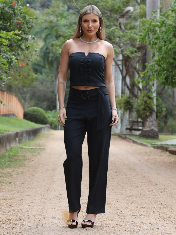 CALÇA CINTO COM FIVELA E NERVURA NAS PERNAS - Preto