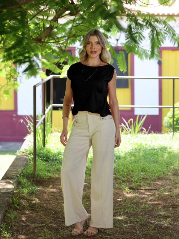 BLUSA COM FIVELA NO OMBRO - Preto