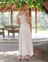 CONJUNTO BLUSA E SAIA COM DETALHE DE CORRENTINHA - Bege